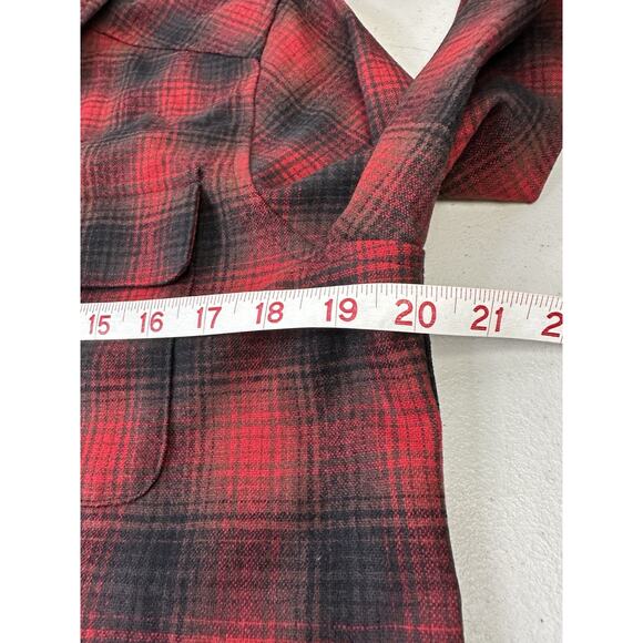 Women’s Pendleton Board Shirt 100% Virgin Wool Sz M Red Ombre Plaid Button Up - Picture 3 of 9